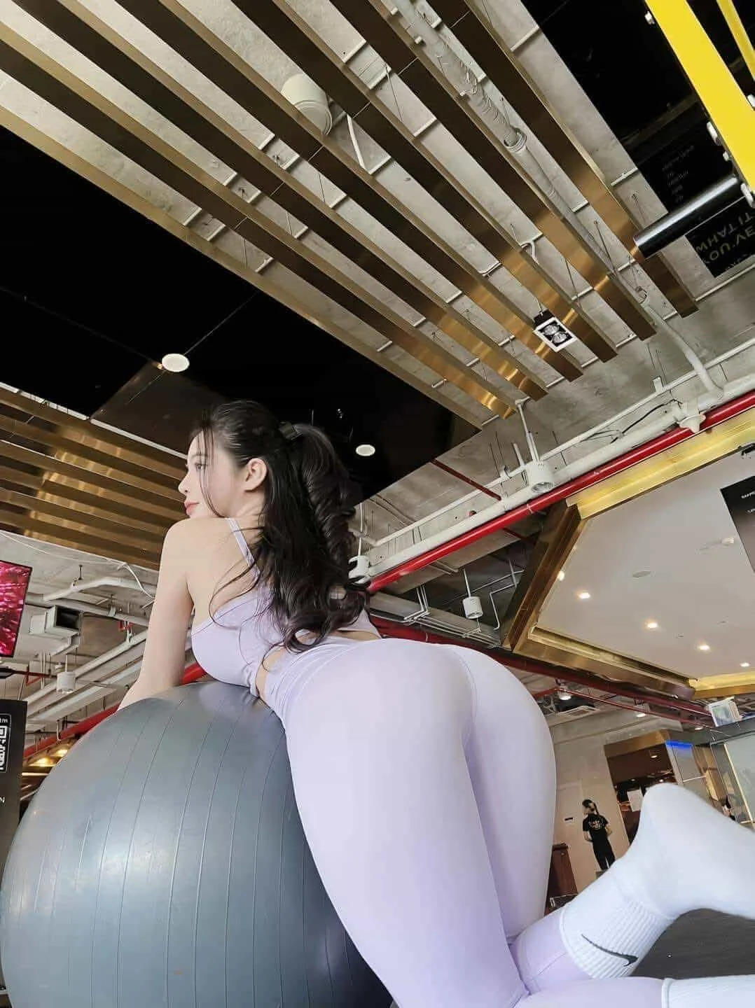 235+ Ảnh gái xinh khoe mông cực sexy khiến bạn không rời mắt [2026]