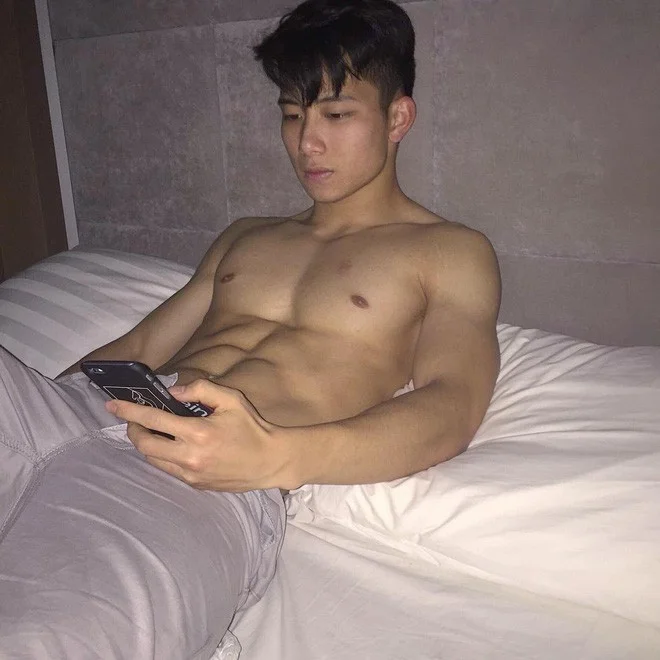 Nam du học sinh Việt tại Trung Quốc đốn tim cả con trai lẫn con gái vì body 6 múi siêu sexy, gương mặt cực điển trai