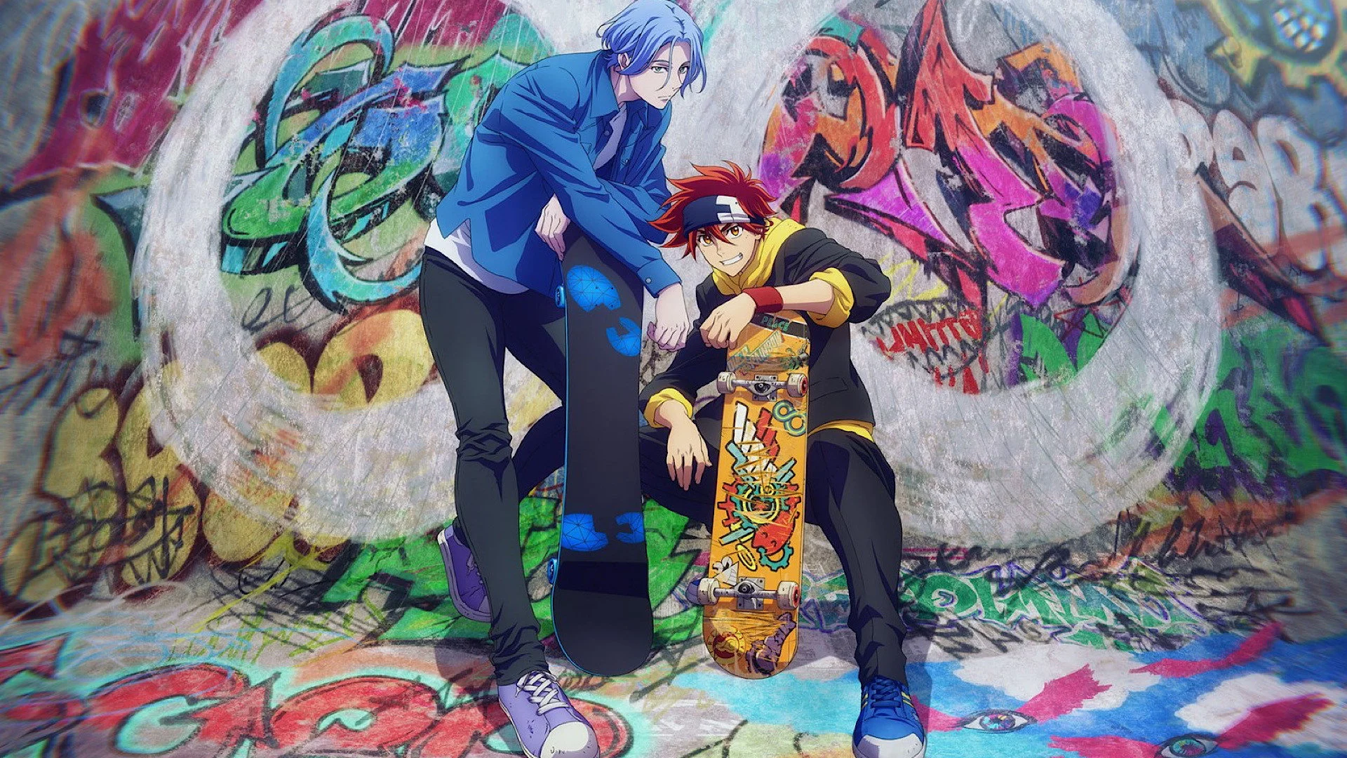 Hai chàng trai anime với kiểu tóc nam nhiều màu nổi bật trước bức tường graffiti