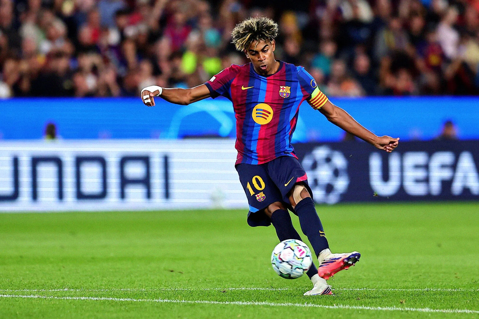 Lamine Yamal hóa thân Messi, Barca thắng 'bàn tay nhỏ' - Báo Tuyên Quang điện tử