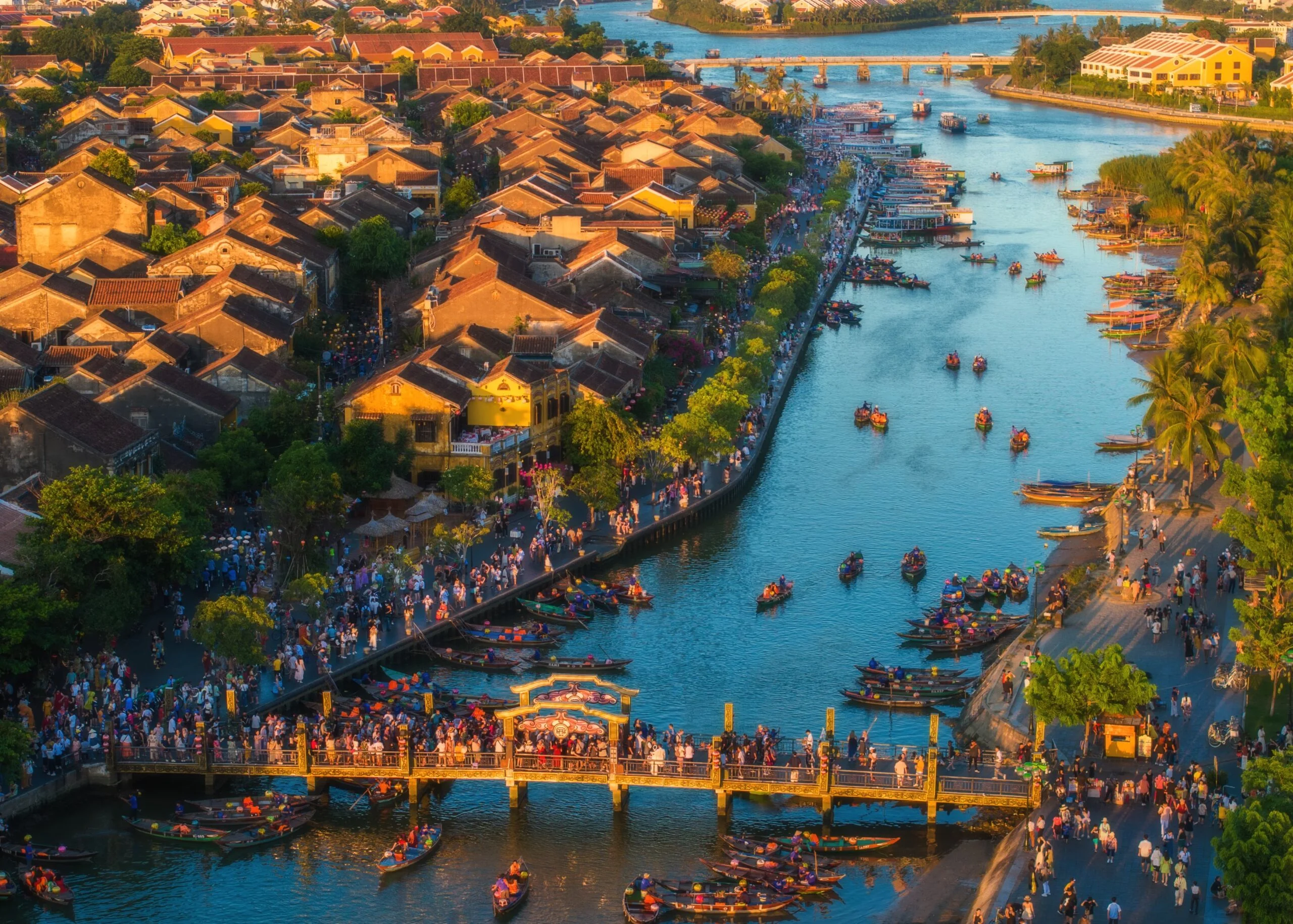 Hoàng hôn trên phố cổ Hội An