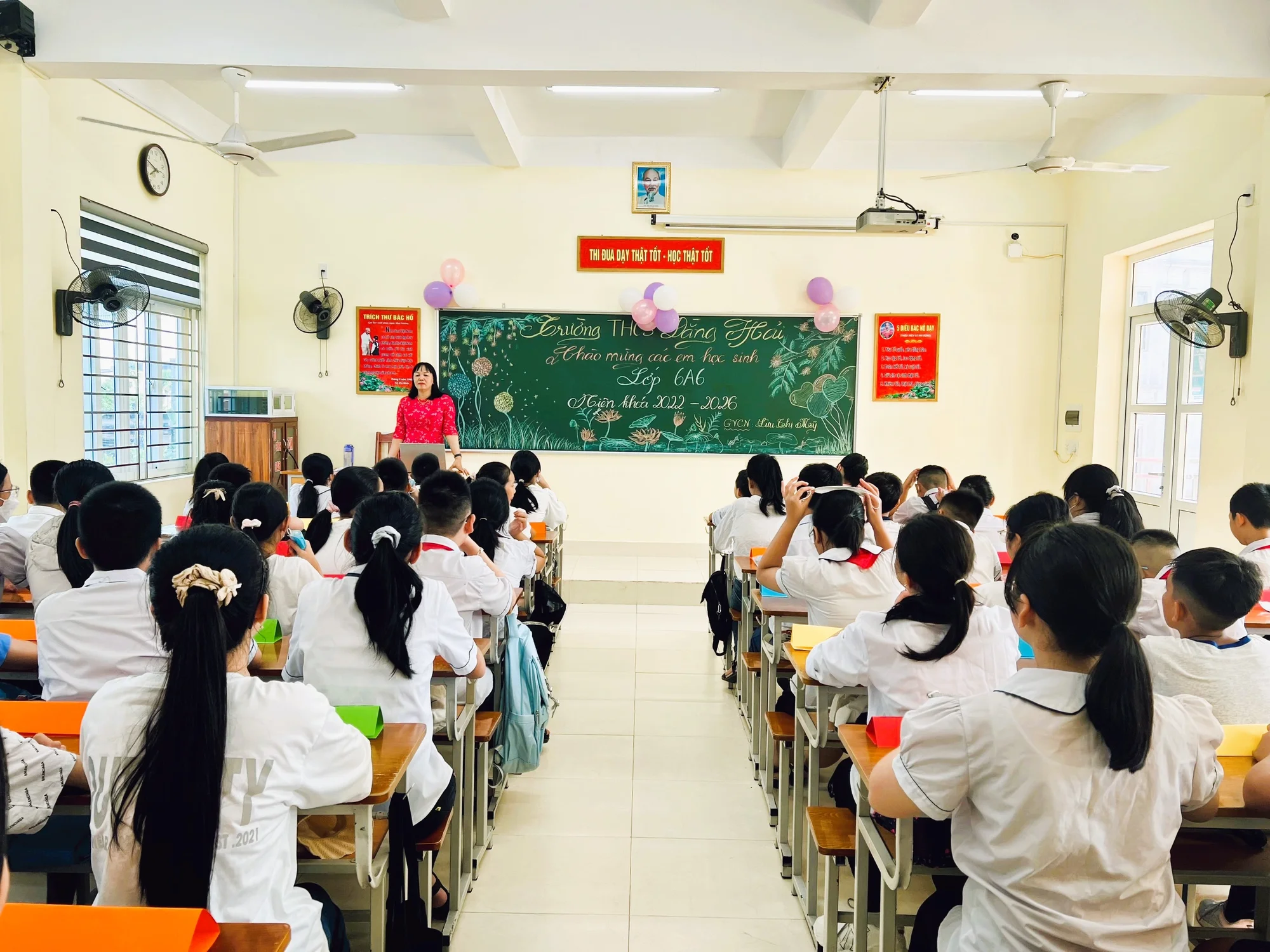 toan canh phong hoc sinh cap 2