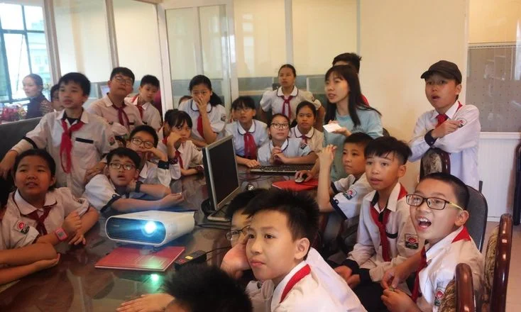 lop hoc sinh cap 2 dong vui