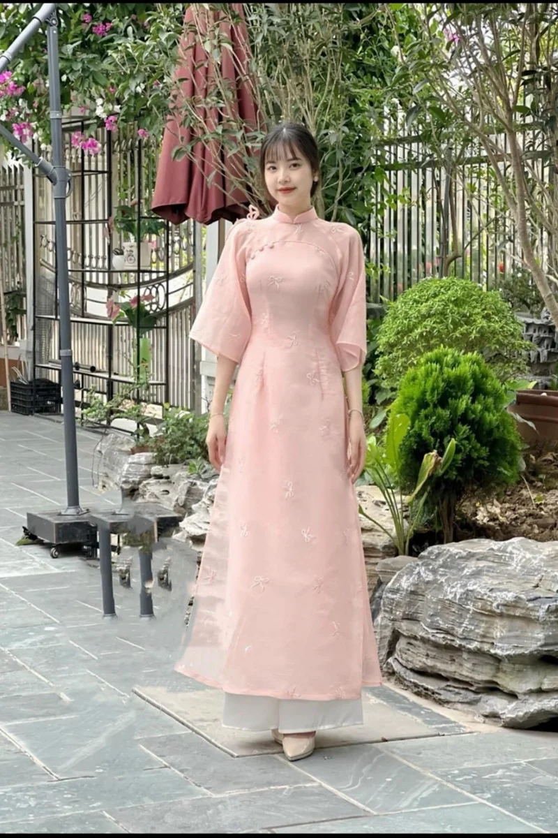 15+ mẫu áo dài mặc Tết hot nhất hiện nay
