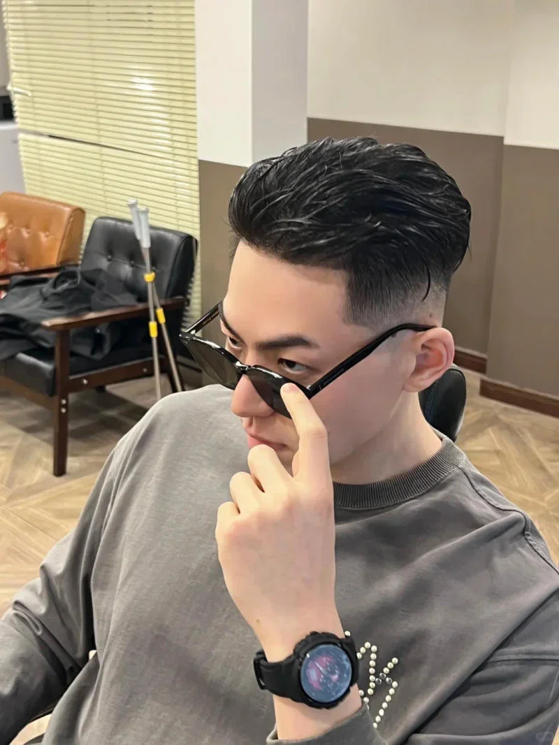 Kiểu tóc nam side part hiện đại cho năm 2025